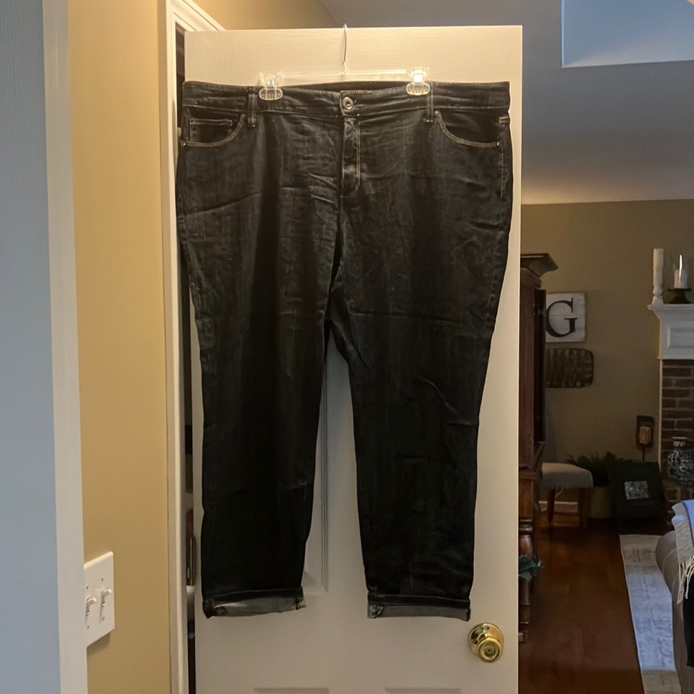 Liz Claiborne cropped boyfriend cut jeans.